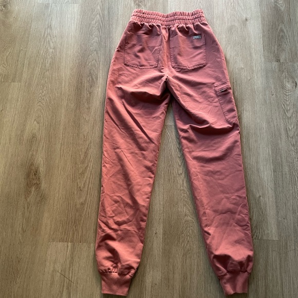 figs mauve pink high waist zamora jogger XXS TALL + Catarina Top XS scrub set - Picture 7 of 8